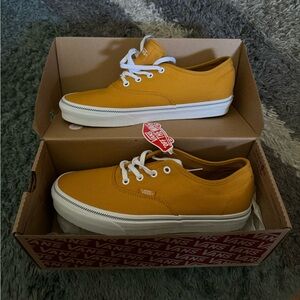 NEW - Women’s Vans